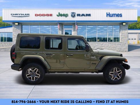 Used 2026 Jeep Wrangler Unlimited Sahara AWD/4WD image 2