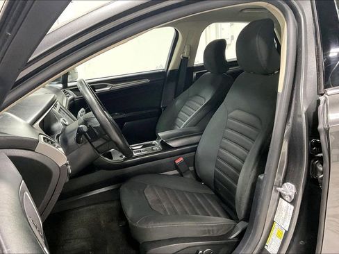 Used 2018 Ford Fusion SE w/ Fusion SE Technology Package image 32