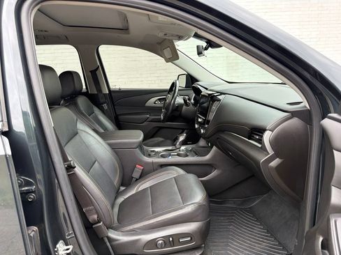 Used 2021 Chevrolet Traverse LT w/ LT Premium Package FWD image 13