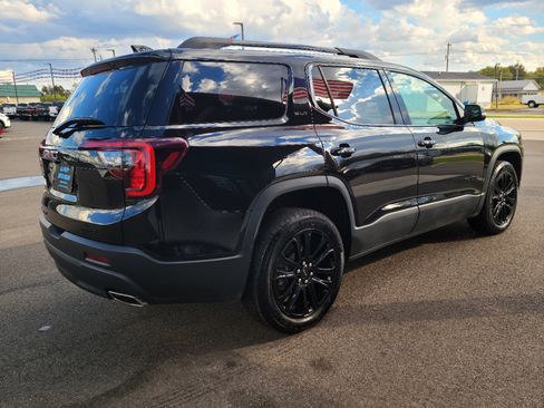 Used 2023 GMC Acadia SLT w/ Elevation Edition image 4