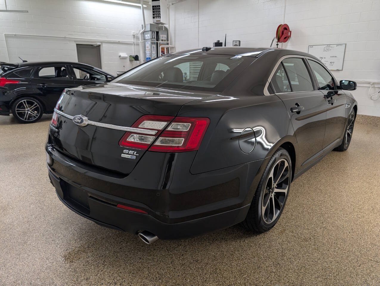 Used 2014 Ford Taurus SEL w/ Equipment Group 201A AWD/4WD image 4