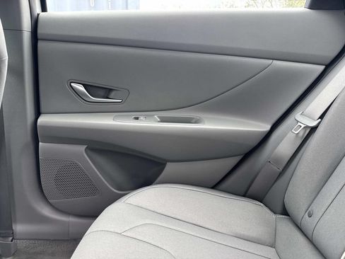 Used 2022 Hyundai Elantra SEL FWD image 18