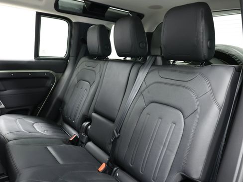 Used 2022 Land Rover Defender 110 SE image 3