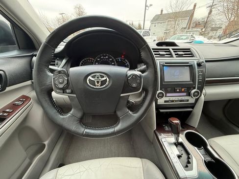 Used 2012 Toyota Camry XLE w/ Leather Pkg image 19