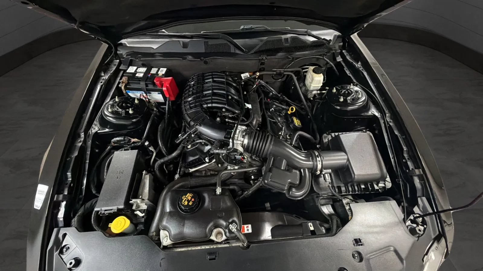 Used 2011 Ford Mustang Premium w/ 202A Rapid Spec Order Code RWD image 21