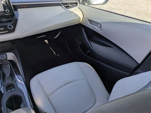 Used 2022 Toyota Corolla LE image 18
