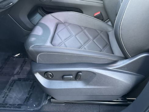 Used 2025 Volkswagen Atlas Cross Sport SE w/ Panoramic Sunroof Package image 14