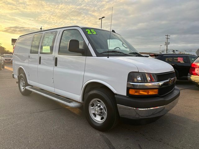 Used 2025 Chevrolet Express 2500 w/ Driver Convenience Package RWD image 3