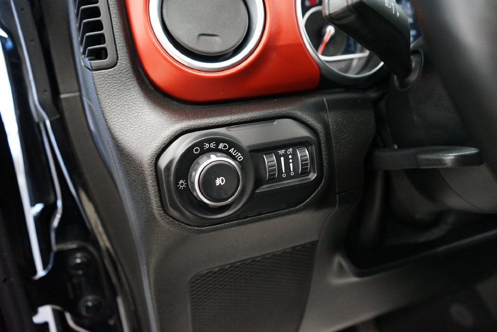 Used 2020 Jeep Wrangler Unlimited Rubicon AWD/4WD image 30