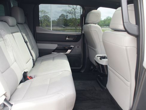 Used 2025 Toyota Tundra Limited AWD/4WD image 23