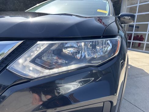 Used 2018 Nissan Rogue S AWD/4WD image 11