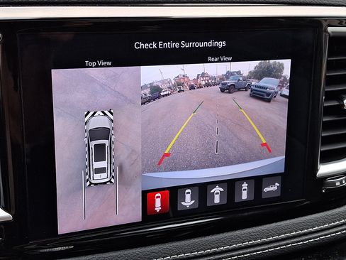 Used 2023 Chrysler Pacifica Limited FWD image 22