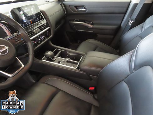Used 2025 Nissan Pathfinder SL image 23