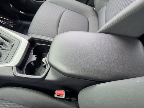 Used 2019 Toyota RAV4 LE w/ Carpet Mat Package AWD/4WD image 27