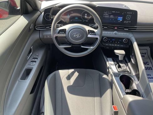 Certified 2023 Hyundai Elantra SEL w/ Convenience Package FWD image 11