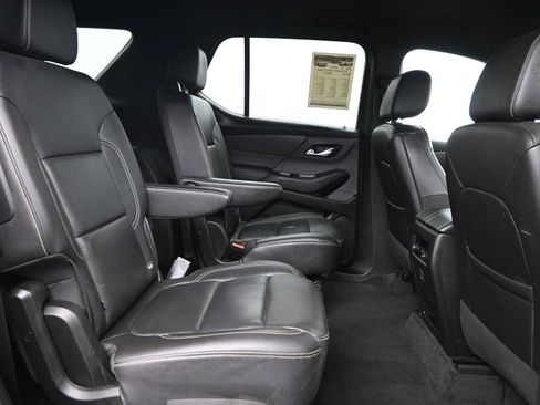 Used 2022 Chevrolet Traverse LT image 12