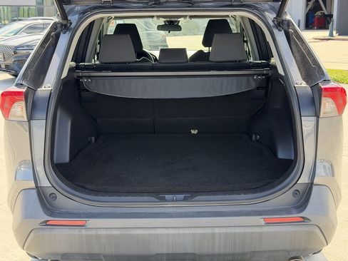 Used 2021 Toyota RAV4 XLE w/ Convenience Package FWD image 26