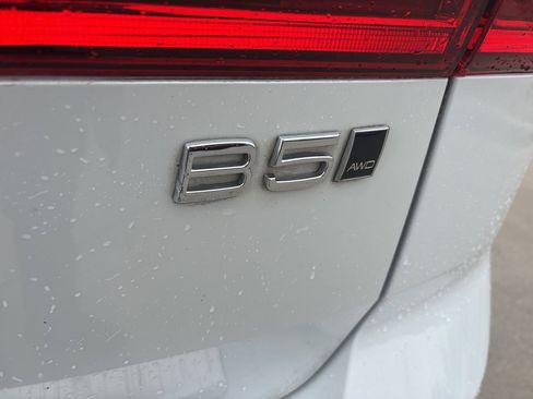 Used 2024 Volvo XC60 B5 Ultimate w/ Protection Package Premier image 9