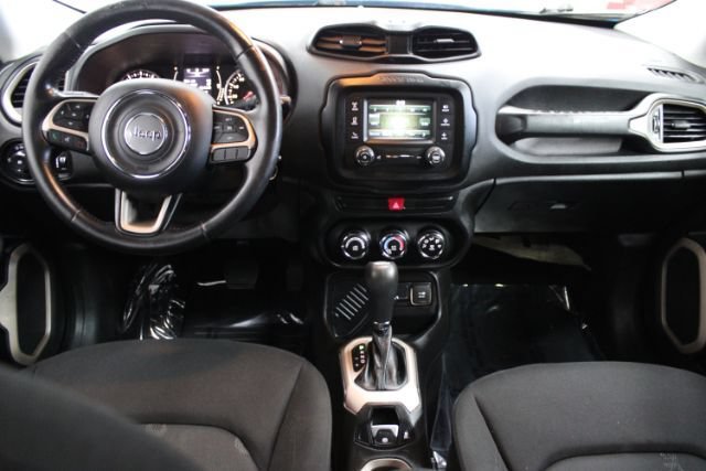 Used 2015 Jeep Renegade Latitude FWD image 2