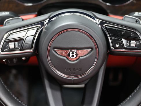 Used 2022 Bentley Bentayga AWD/4WD image 27