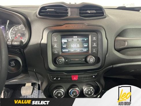 Used 2016 Jeep Renegade Latitude w/ Cold Weather Group FWD image 19