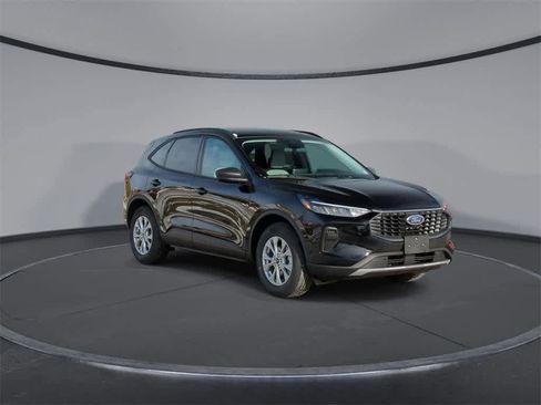 Used 2025 Ford Escape Active w/ Cold Weather Package image 2