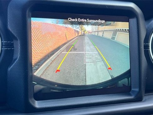 Used 2023 Jeep Wrangler Unlimited Sahara image 23