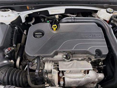 Used 2023 Chevrolet Malibu LT FWD image 32