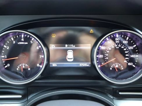 Used 2023 Kia Carnival LX FWD image 16