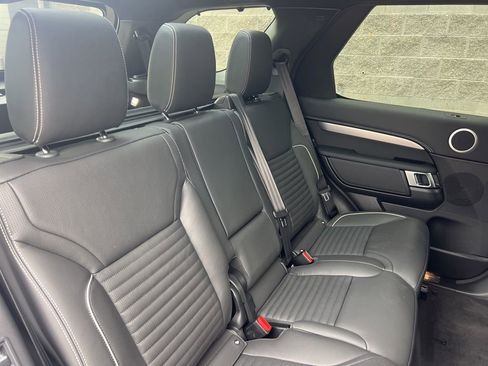 New 2024 Land Rover Discovery Dynamic SE image 16