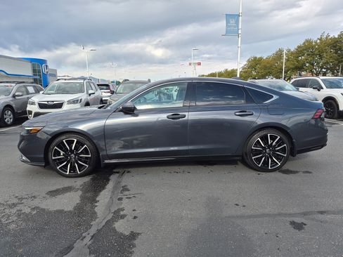 Used 2024 Honda Accord Touring image 9