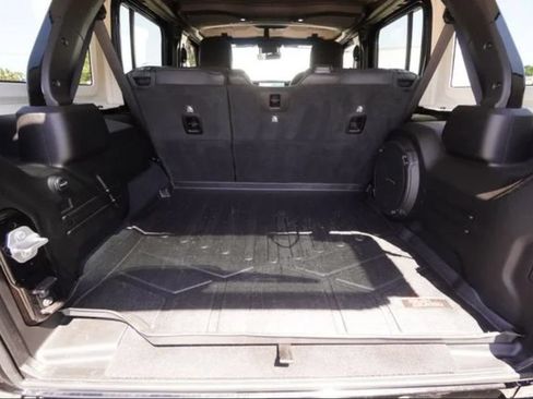 Used 2025 Jeep Wrangler Unlimited Sahara AWD/4WD image 20