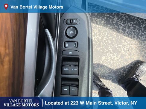 Used 2022 Honda CR-V Touring image 12