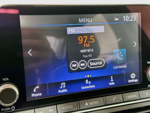 Used 2025 Nissan Altima 2.5 SV FWD image 21