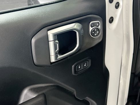 Used 2023 Jeep Gladiator Sport AWD/4WD image 17