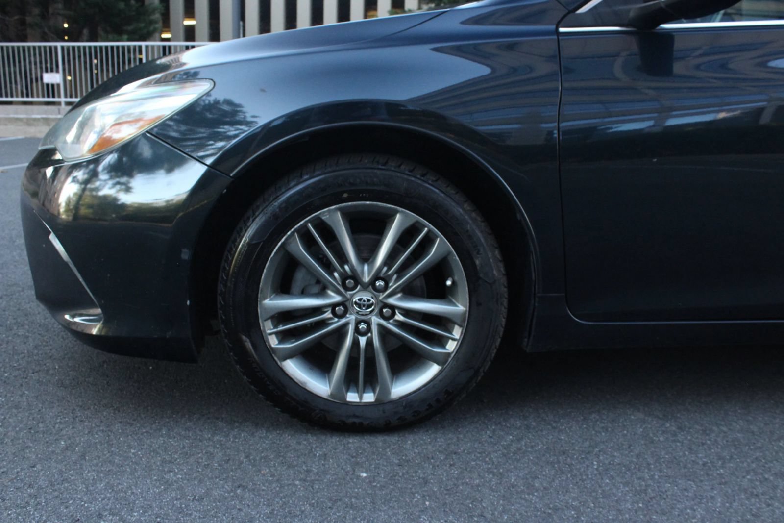 Used 2015 Toyota Camry SE FWD image 11