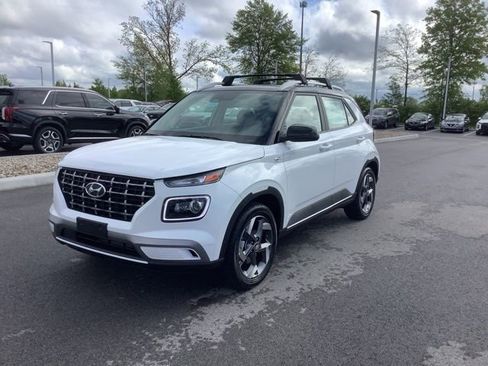 Certified 2025 Hyundai Venue Limited FWD image 2