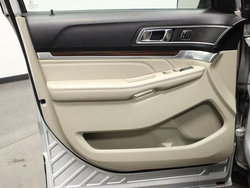 Used 2019 Ford Explorer Limited w/ Class III Trailer Tow Package image 18