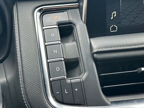 Used 2023 GMC Yukon SLT image 34