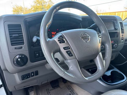 Used 2020 Nissan NV 3500 SL image 19