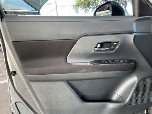 Used 2025 Nissan Kicks S w/ Charging Package image 34