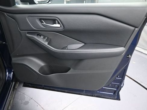 Used 2025 Nissan Rogue SV FWD image 13