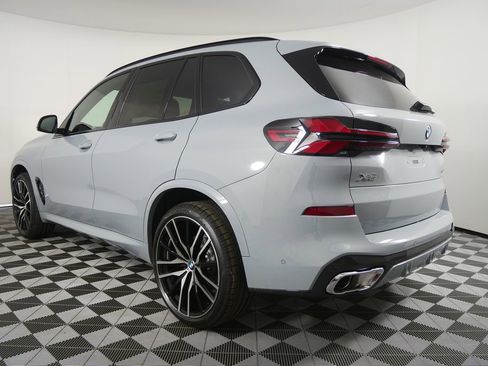 Used 2026 BMW X5 sDrive40i w/ M Sport Package RWD image 5