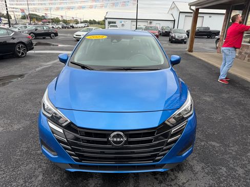 Used 2023 Nissan Versa SV image 9