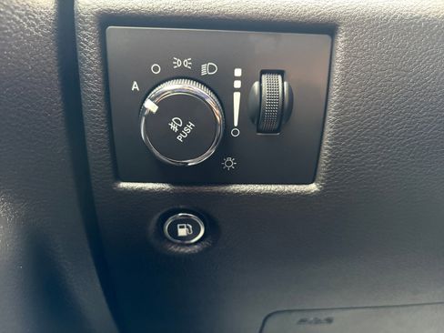 Used 2019 Jeep Grand Cherokee Laredo AWD/4WD image 12