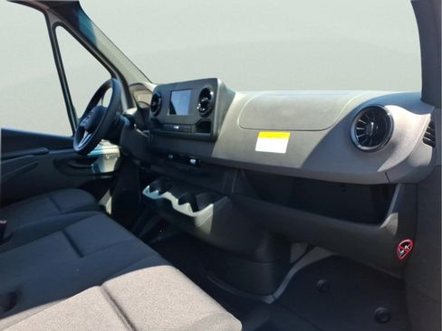 Used 2024 Mercedes-Benz Sprinter 2500 image 13