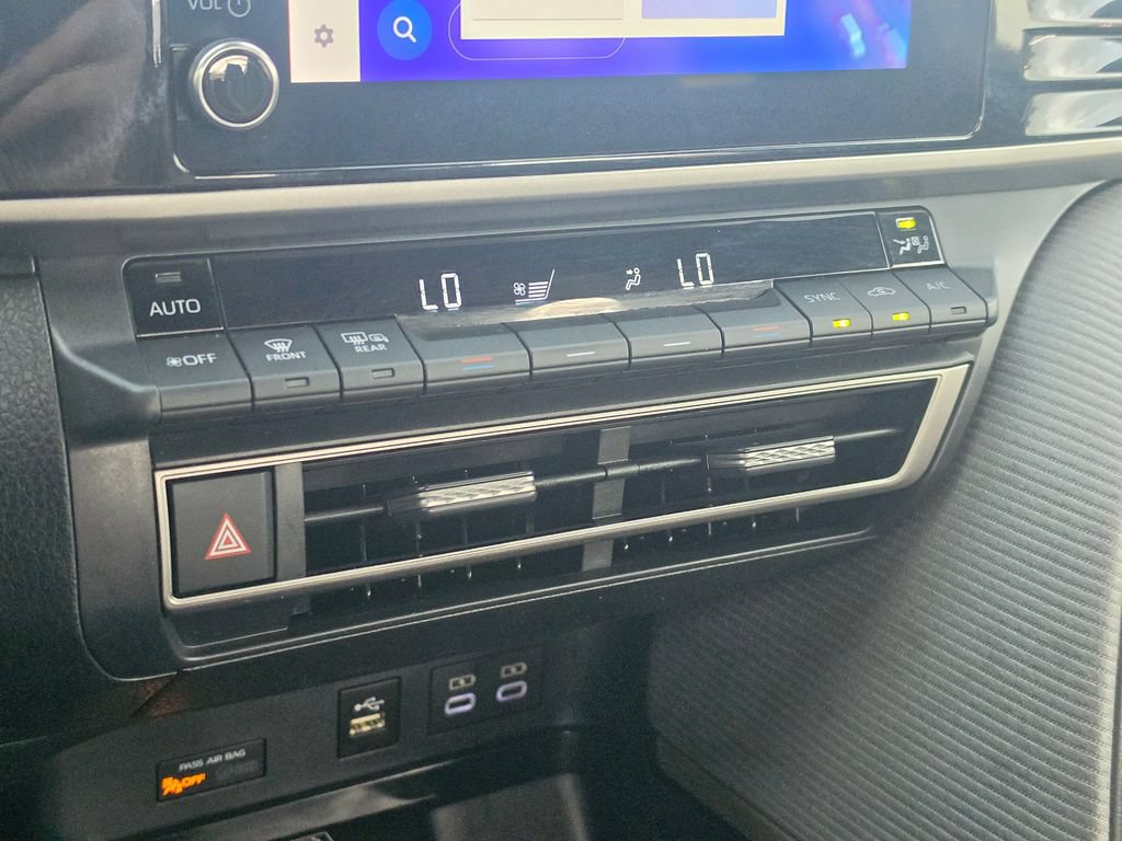 Used 2025 Toyota Camry SE w/ Convenience Package FWD image 28