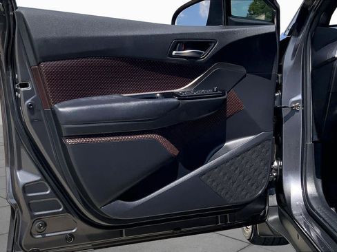 Used 2019 Toyota C-HR Limited FWD image 21