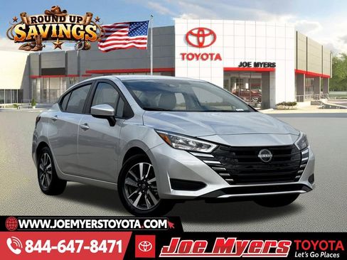 Used 2025 Nissan Versa SV image 1