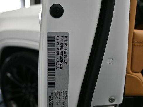 Used 2024 Jeep Grand Wagoneer Series III w/ Quick Order Packagew 28T image 23